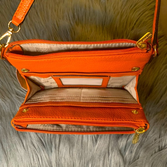 Michael Kors Crossbody Genuine Leather Bag - Picture 5 of 7